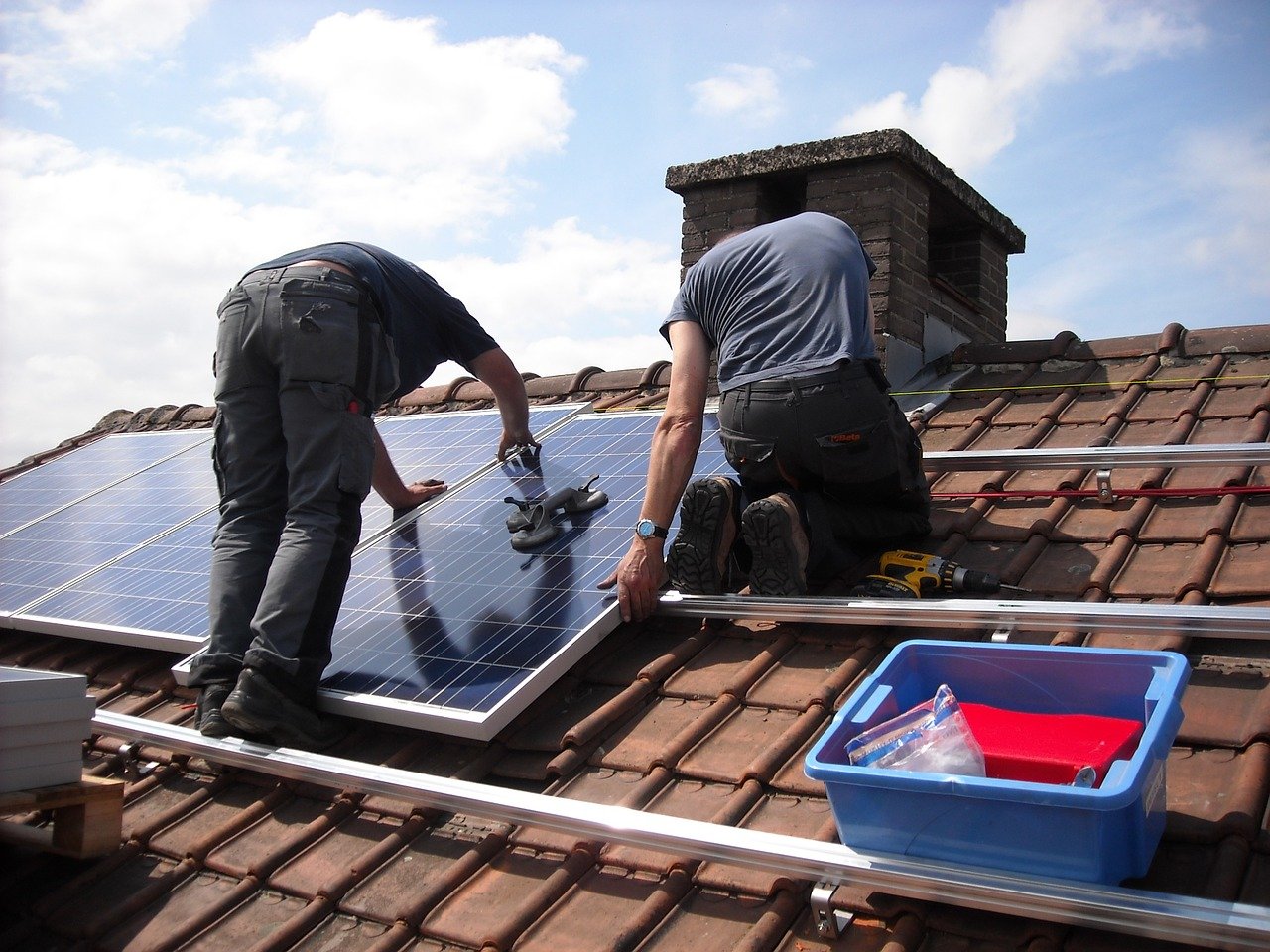 Czy warto inwestować w panele słoneczne?