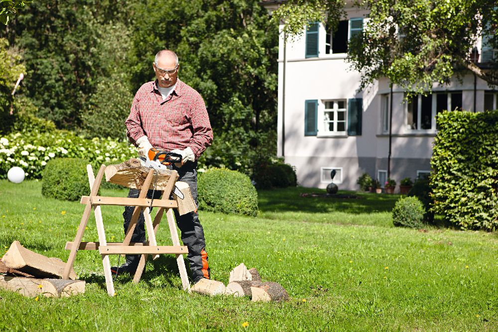 Jaką pilarkę STIHL wybrać do ogrodu? Porównanie spalinowych, elektrycznych i akumulatorowych.