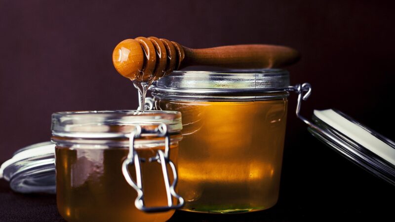 Miody i naturalne przetwory – czym słodzić bez wyrzutów sumienia?