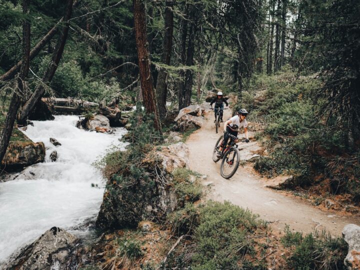 Jak wybrać rower górski MTB na weekendowe trasy w terenie – praktyczny poradnik dla początkujących i średnio zaawansowanych